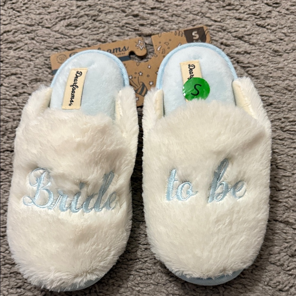 NEW Dearfoams Fuzzy White Bridal Slippers Bride to Be Small 5-6 Memory Foam